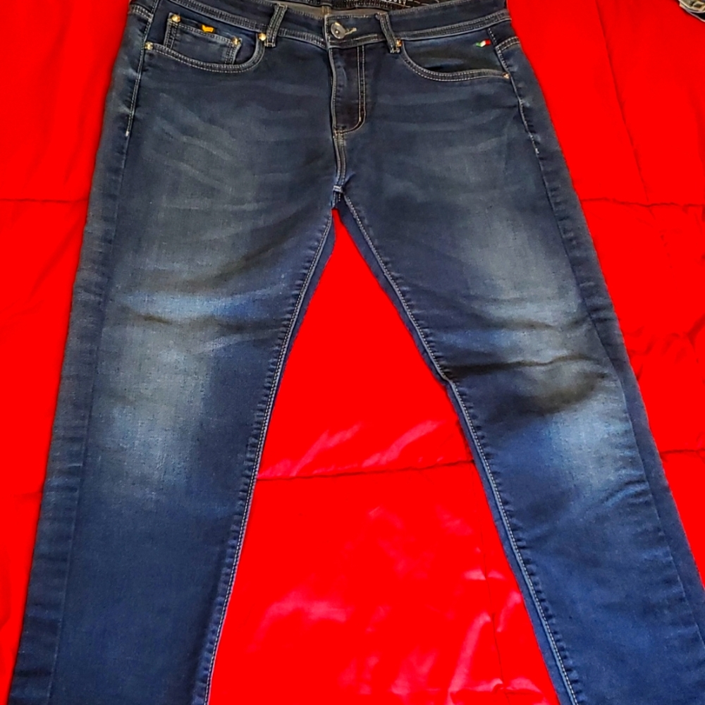 Gas jeans,size 36x27,nwot